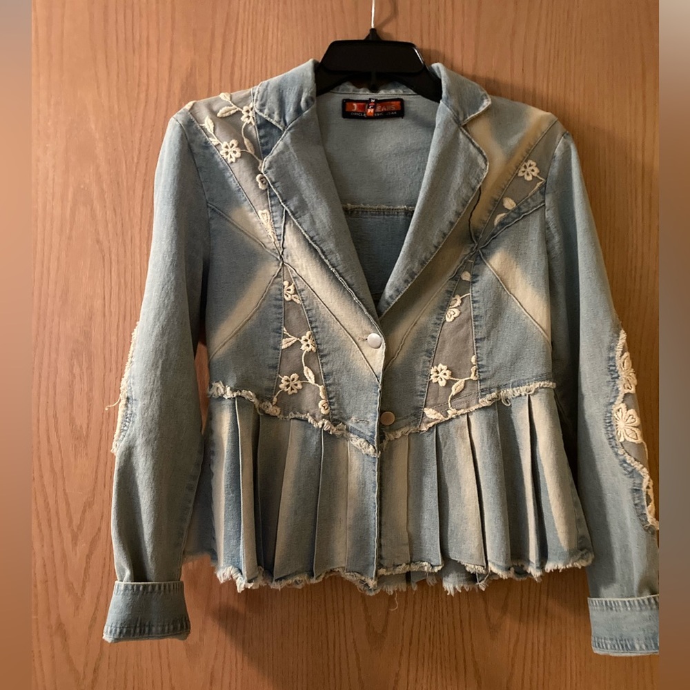 Medium denim jacket with flare